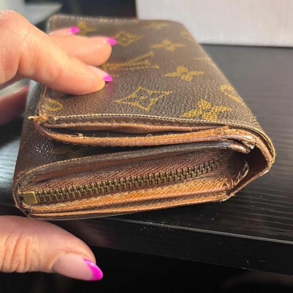 Louis Vuitton Gold and Brown Monogram Wallet - Picture 3 of 17